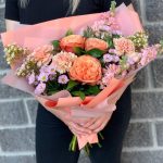 Авторский букет с пионовидной розой и маттиолой